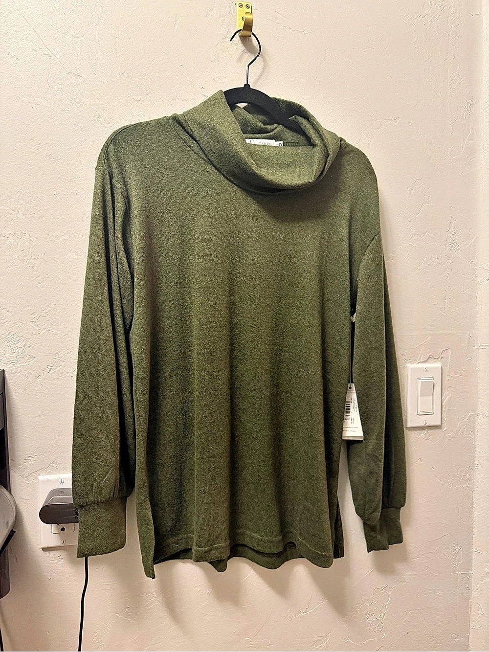 Carve Designs Supersoft Cowl Neck Sweater in Green Size Small NWT